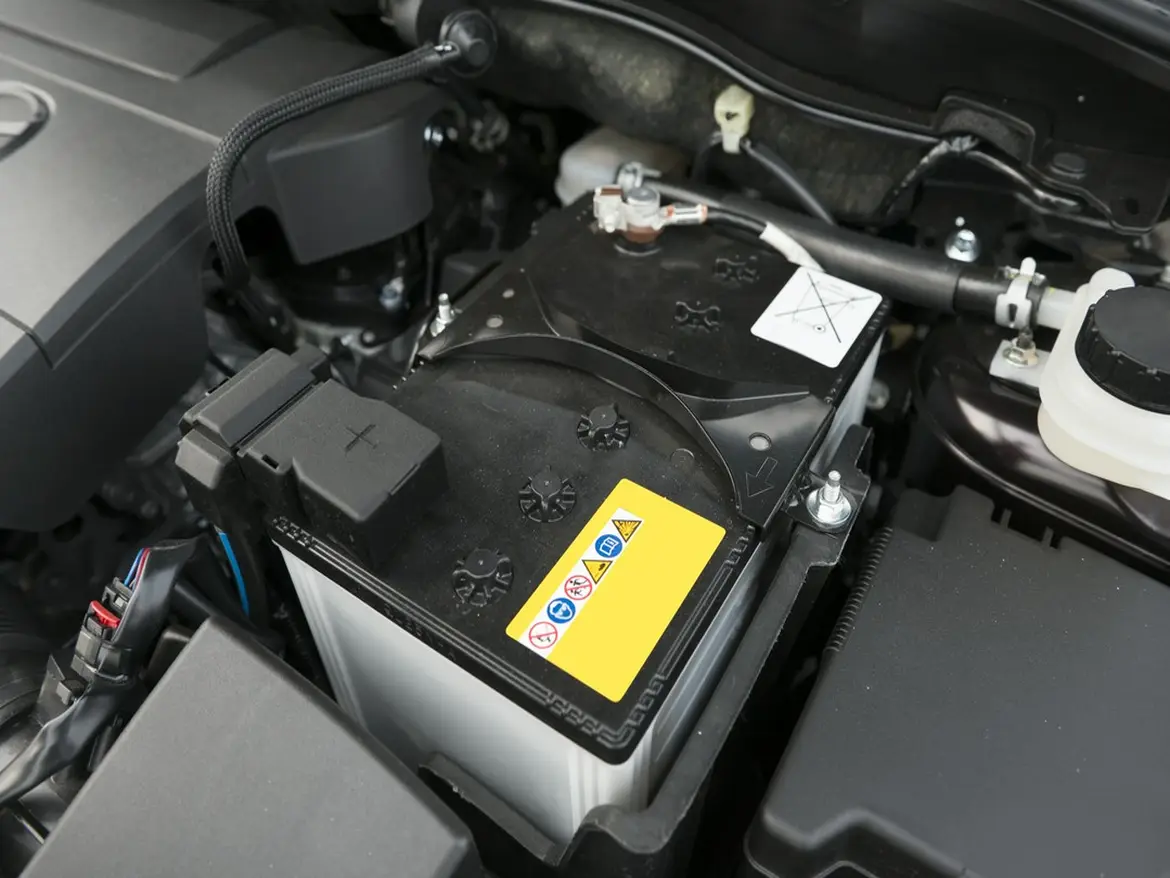 akumulator w sportowym samochodzie